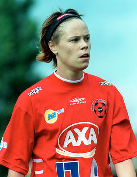 Åsa Lindberg, Wä
