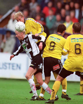 Nicklas Fredriksson, Sylvia attackeras av Mjällbys Simon