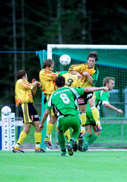 Fotboll IFK Hässleholm. Lagbild, jubel, småklubbsfotboll