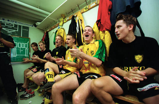 Fotboll IFK Hässleholm. Lagbild, jubel, småklubbsfotboll