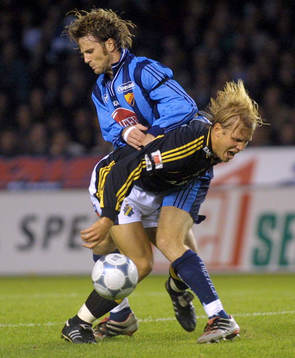 Martin Åslund, AIK trycks ner av Markus Karlsson,