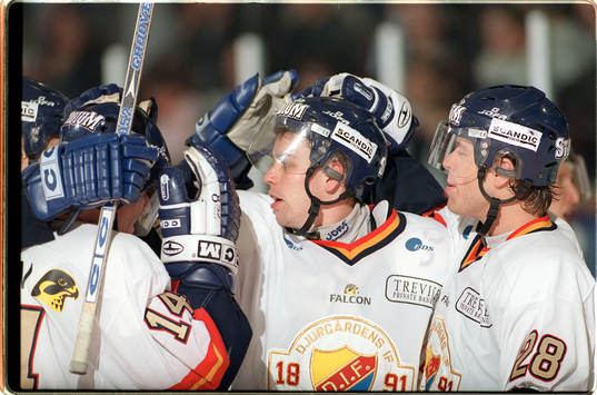 Nichlas Falk, målskytt DIF, jubel