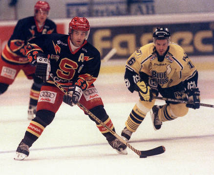 Elitserien,  Södertälje-HV 71: Peter Larsson,