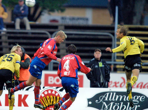 Martin Andersson nickar in 1-1