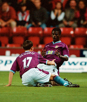 Fotboll, Premier League, George Boateng och Lee Hendrie,