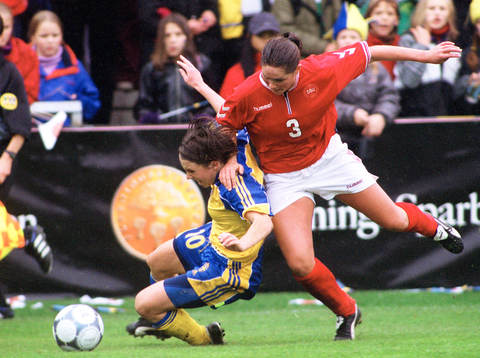 Hanna Ljungberg, Sverige dras ner av Katrine Pedersen,