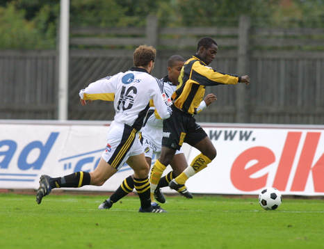 Dulee Johnson, Häcken
