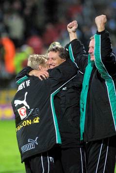 Sören Cratz kramar Erland Hellström, Hammarby, jubel