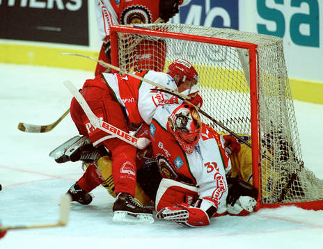 Niklas Andersson och målvakten Petter Rönnqvist, Frölunda