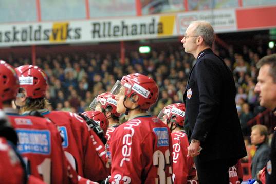 Ishockey, Jim Britén, Modo