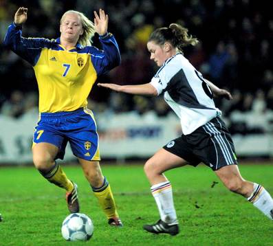 Nilla Fischer, Sverige och Anne-Kathrin Sabel, Tyskland