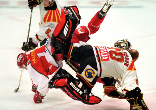 Brynäs målvakt Mattias Pettersson och Magnus Kahnberg?,