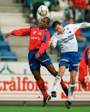Alvaro Santos och Stefan Alvén i nickduell