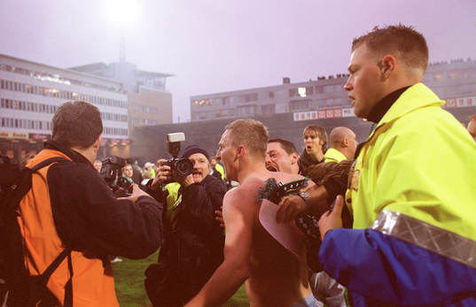 Jonas Stark, Hammarby, firar SM-guldet med fansen