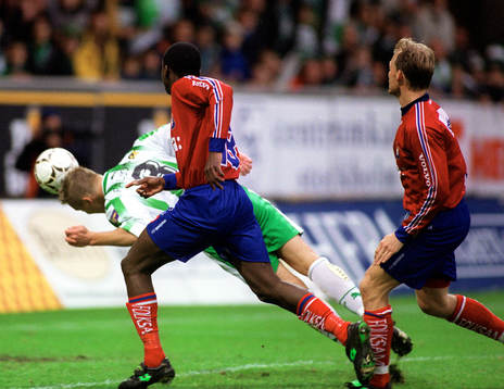 Jonas Stark,  Hammarby, nickar bollen i mål