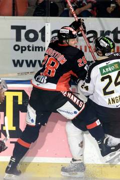 Tomas Sandström, Malmö trycker till Niklas Anger, AIK