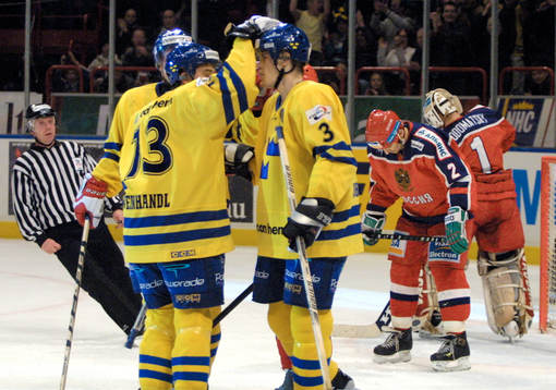 Målskyttarna Mattias Weinhandl (2-1) och Jonas Johnson