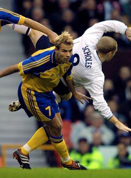 Niclas Alexandersson, Sverige och Paul Scholes, England
