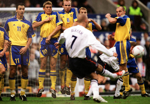 David Beckham, England, skjuter frispark