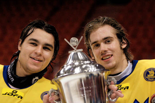 Stefan Liv och Henrik Zetterberg, Sverige jublar med pokalen