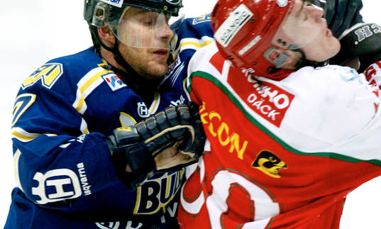 Per Gustavsson, HV 71 ger Jonas Johnsson, Frölunda en