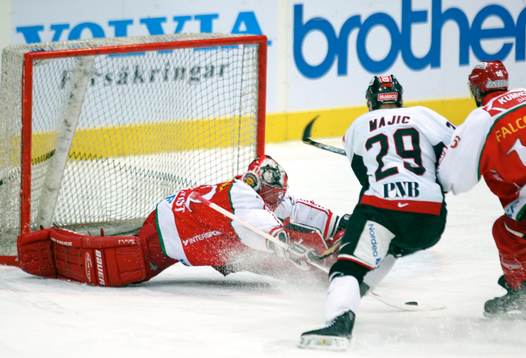 Xavier Majic testar Petter Rönnqvist