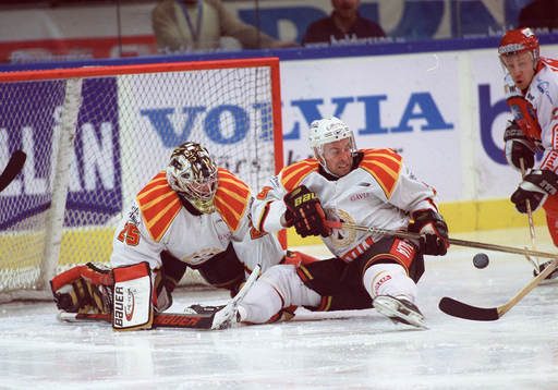 Johan Asplund, målvakt, Brynäs och Christer Olsson,