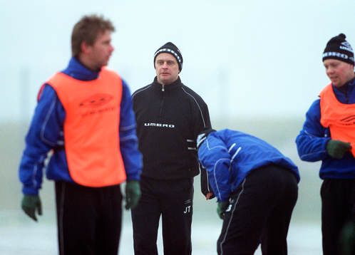 Jonas Thern tränar Halmstad i kylan/dimman