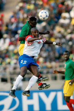 James Debbah, Liberia trycks i ryggen av en Mali-spelare