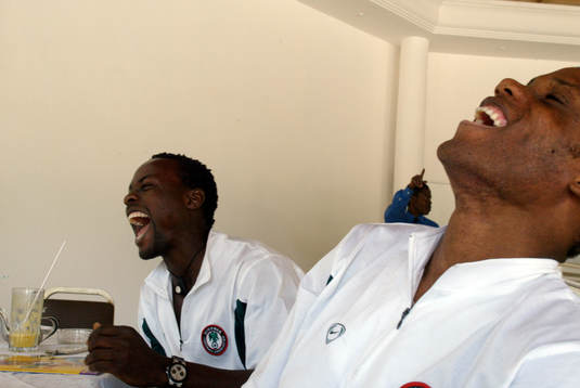 Sunday Oliseh och Victor Ikpeba är glada över de svenska