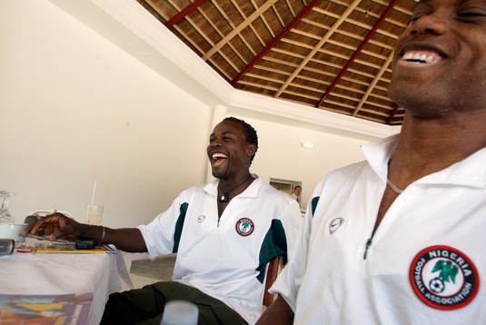 Sunday Oliseh och Victor Ikpeba är glada över svenska