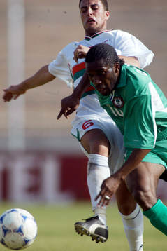 Augustine Okocha, Nigeria tar sig förbi Mansouri, Algeriet