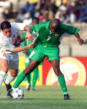 Finidi George, Nigeria och Nasseredine Kraouche, Algeriet