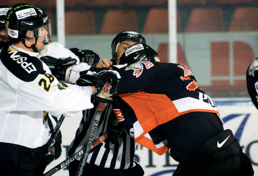 Thomas Johansson, AIK i en fight med Xavier Majic, Malmö