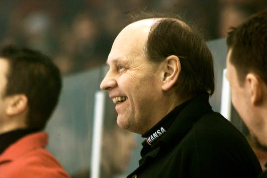 Ishockey, Elitserien, En glad coach i AIK, Tommy Sandlin
