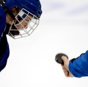 Premiär för hockeydamerna i OS. Tekning. Sverige