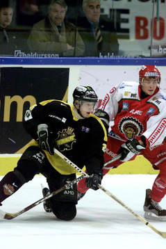 Frölunda håller AIK på isen, här genom Magnus