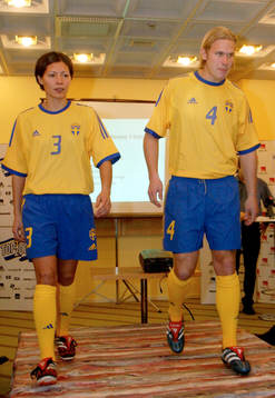 Jane Törnqvist och Mikael Dorsin. Landslagströjor