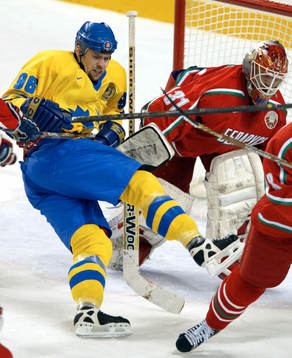 Tomas Holmström, Sverige och målvakten Andrei Mezin,