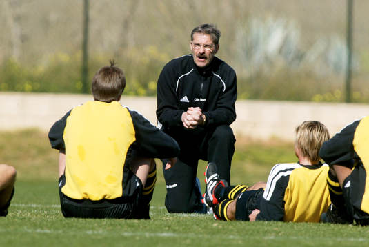 Olle Nordin ber en bön för bättre AIK år 2002