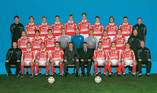 Bakre raden fr v; Johan Krüger, lagledare, Damik Spahic,