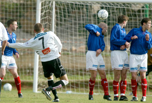 Fotboll, La Manga, Vålerengen - Tromsö. Frispark. mur,