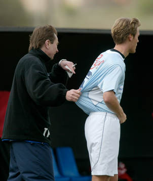 Byte, Tom Prahl släpper in Mikael Roth, Malmö FF