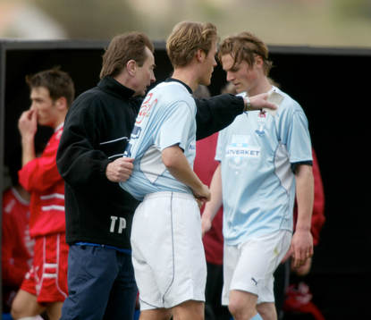 Byte, Tom Prahl släpper in Mikael Roth, Malmö FF