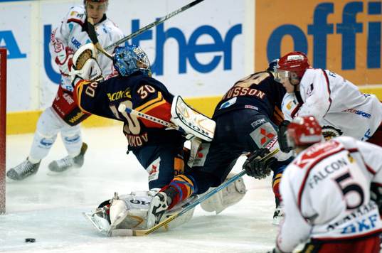 Magnus Kahnberg, Frölunda missar öppet mål på Sergei