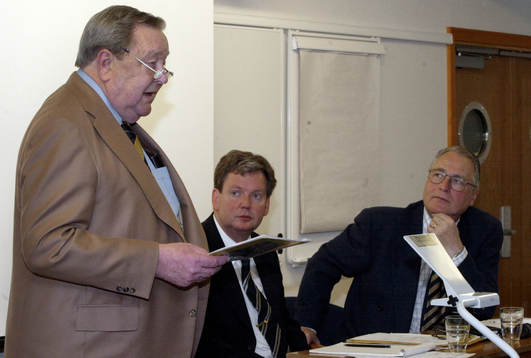 Lennart Johansson ordförande UEFA, Tommy Theorin och Bengt