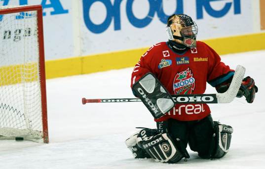 Tobias Lundström släpper in avgörande målet på skott