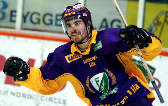 Tremålsskytten Mattias Johansson, Färjestad jublar