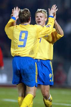 Jesper Blomqvist och Marcus Allbäck, Sverige jublar