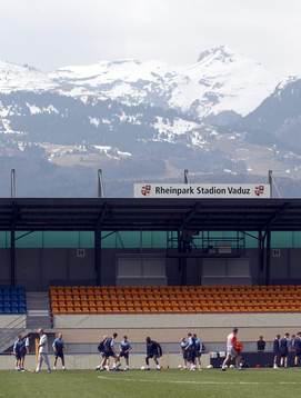Fotboll,  Englands landslag tränar i Liechtenstein